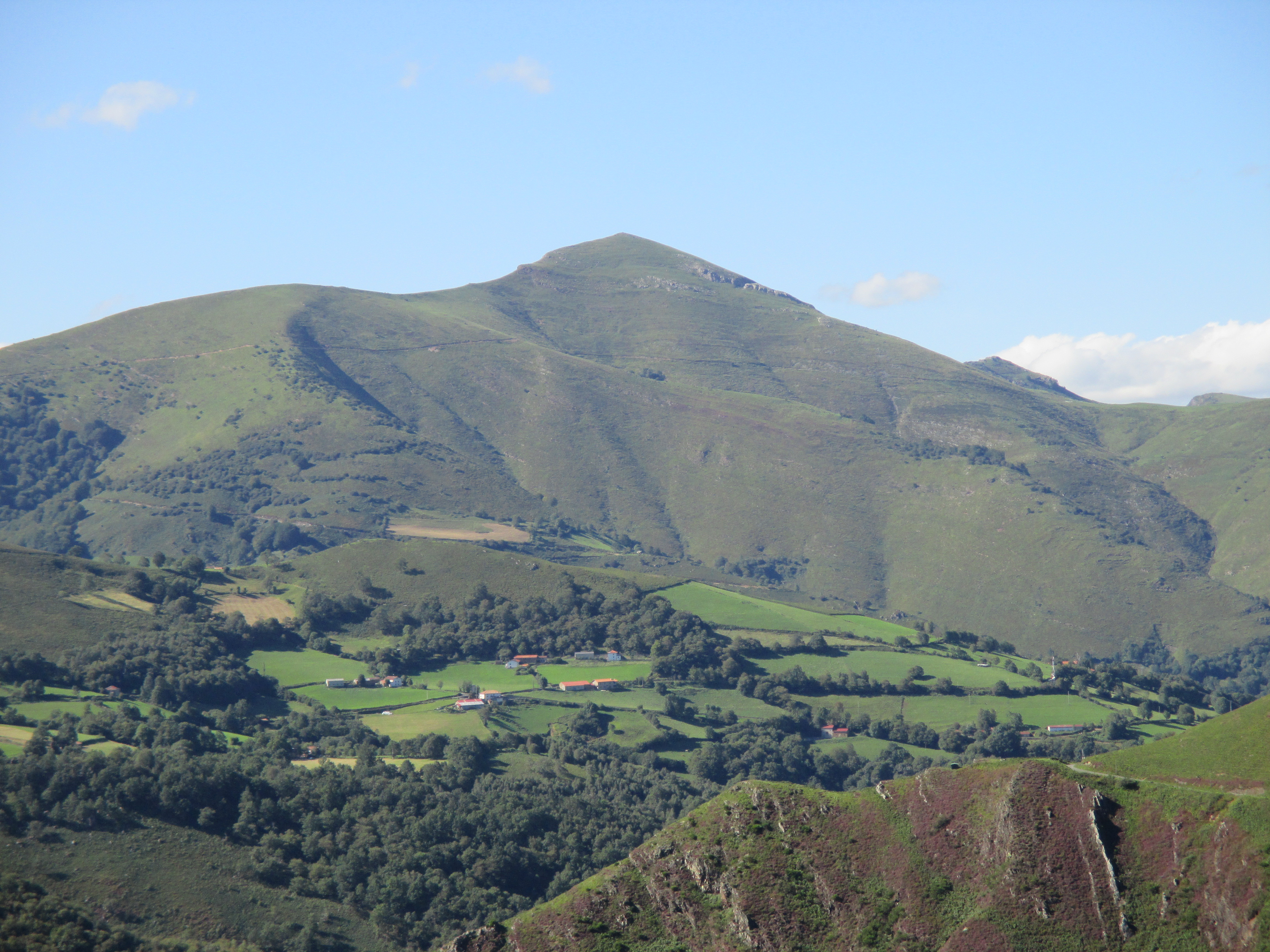 Adartza Gainekoletako mendietarik ikusia. Peio Kamino Kaminondoren argazkia.
