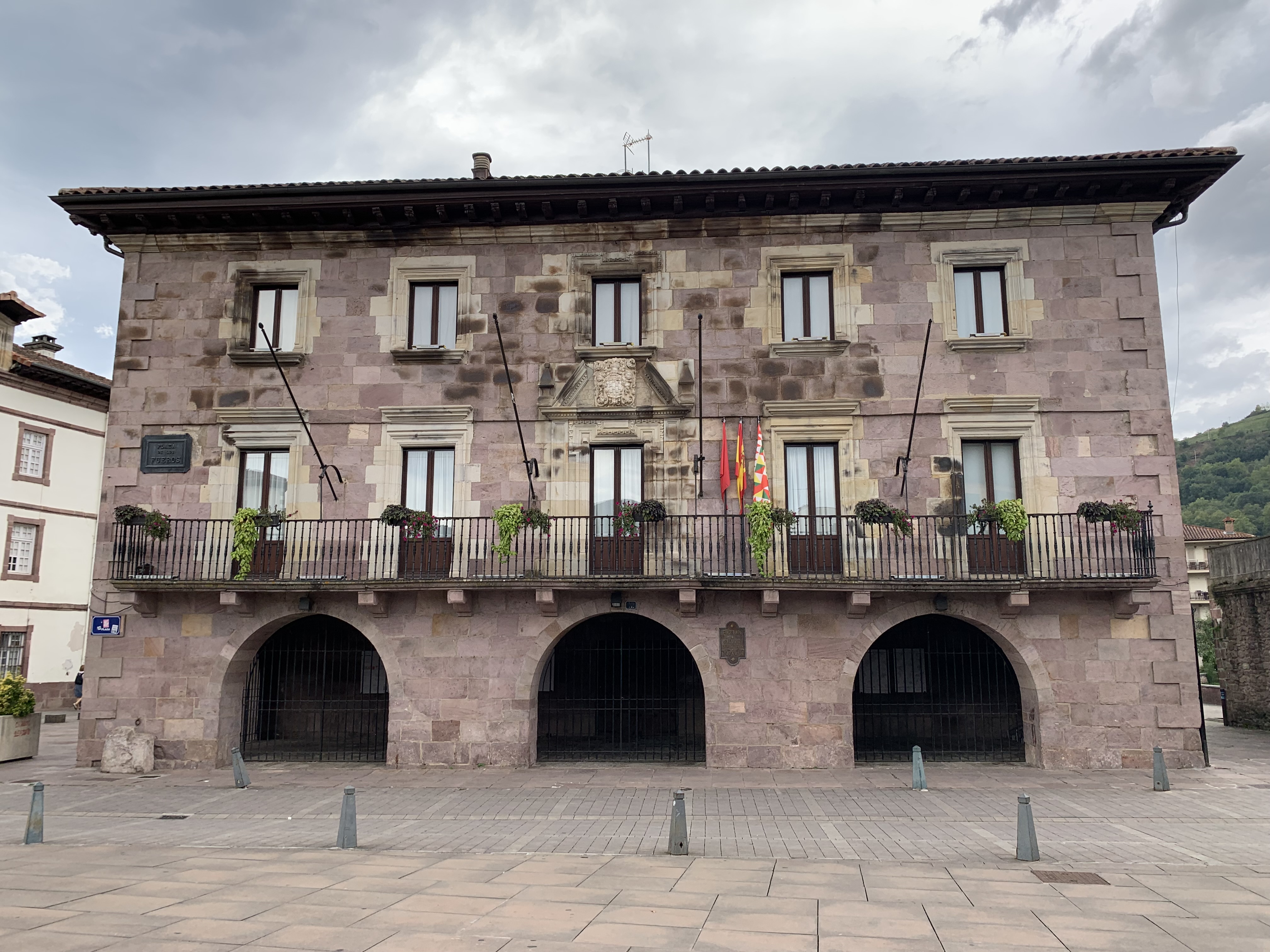 Elizondoko Foruen plazan den Balleko etxea. Paskual Rekaldek egindako argazkia.