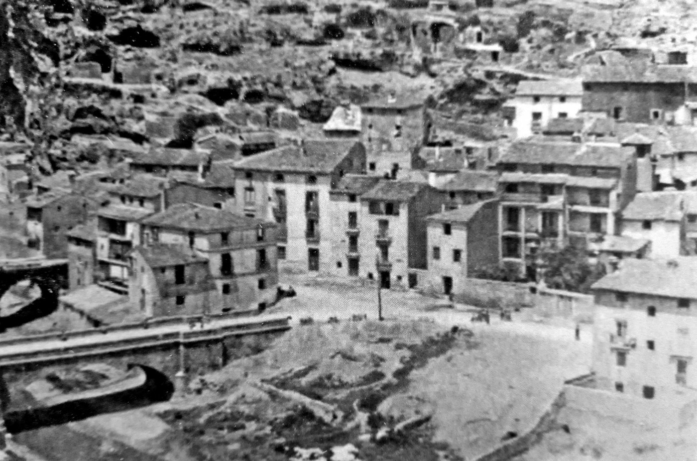 Vista de Cervera de río Alhama desde el río.