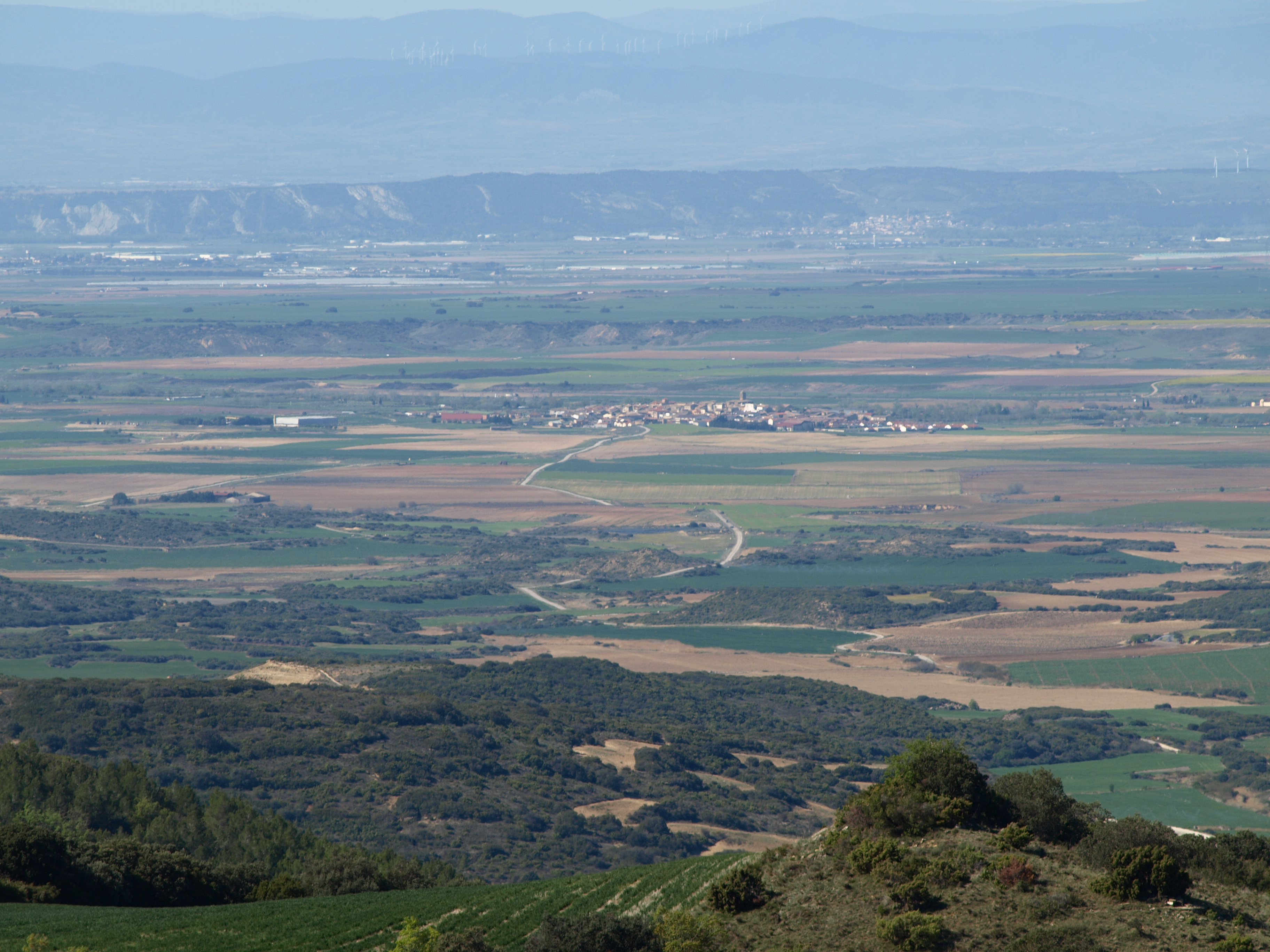 Erriberagoiena, Uxuetik ikusita. lehenik Beire ageri da eta atze-atzean Faltzes.