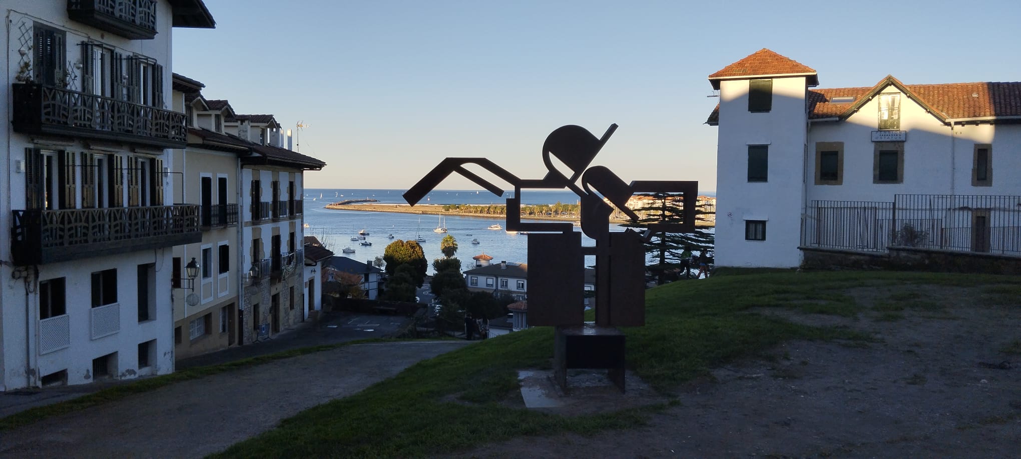 Hondarribia eta itsasoa. Aloña Oteroren argazkia.