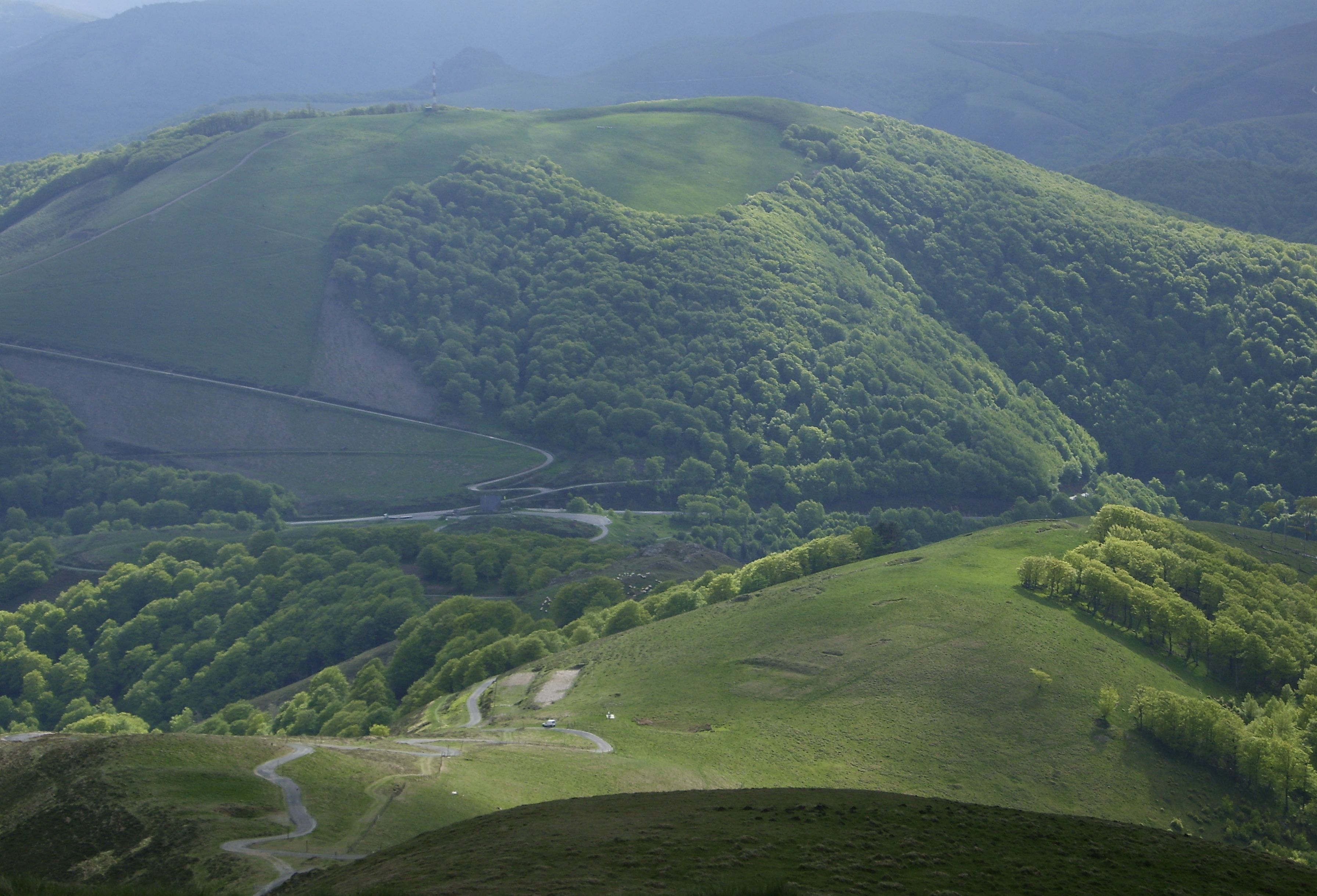 Ibañetako lepoa eta ondoan Girizu mendia. Peio Kamino Kaminondoren argazkia