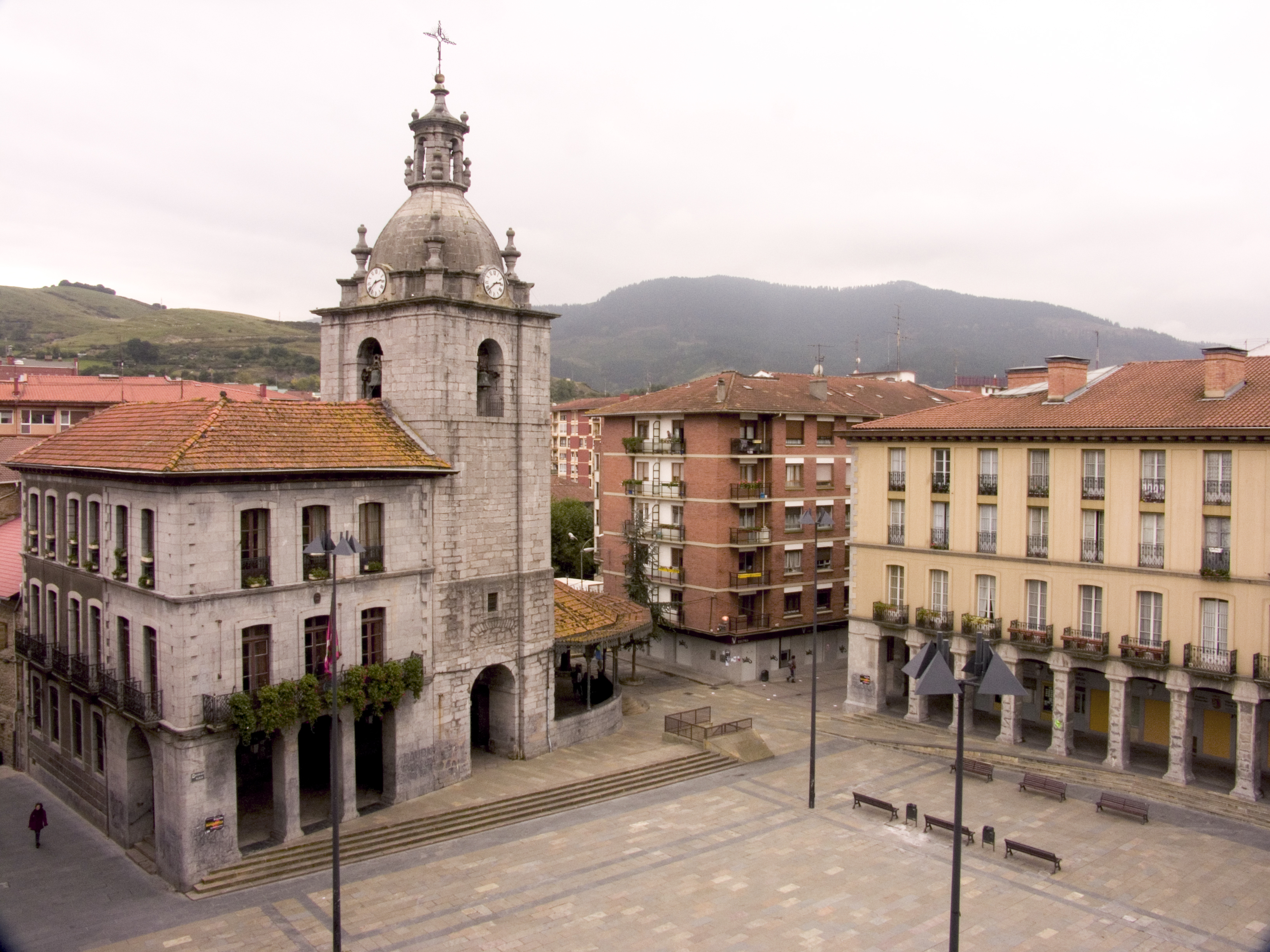 Laudioko plaza. Felix Mugurutzaren argazkia.