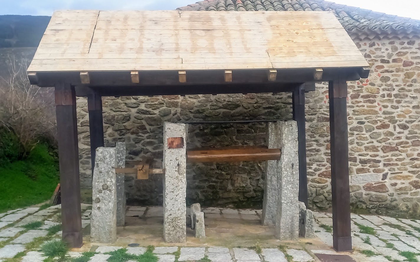 Potro de herrar en Robregordo. Foto del autor, 14.02.24.