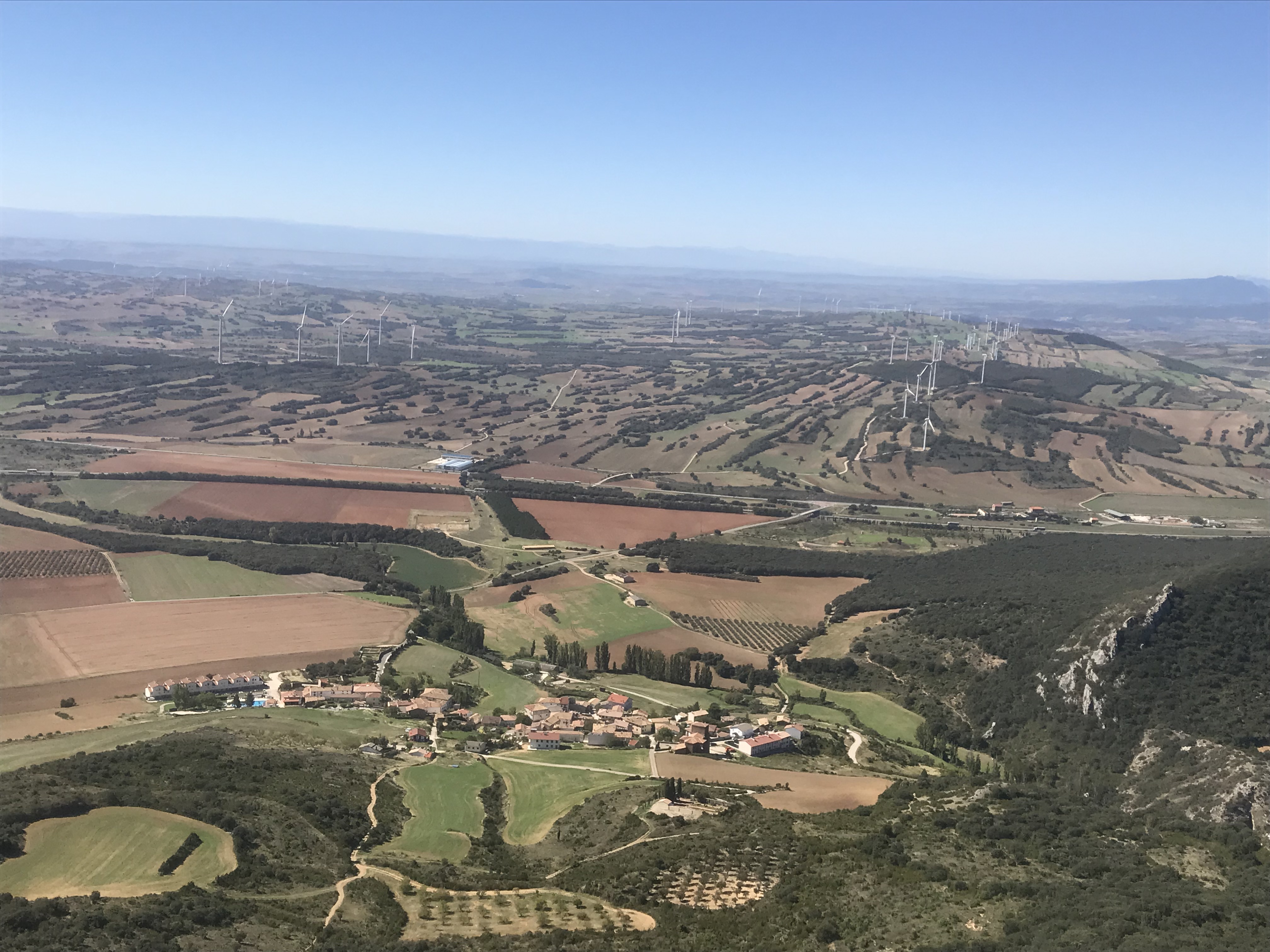 Untzue herria Untzueko haitzetik. Lidia Salaberri Zaratiegiren argazkia.