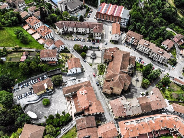 Zegama herria goitik ikusita. Zegama-Aizkorri mendi maratoiaren argazkia.