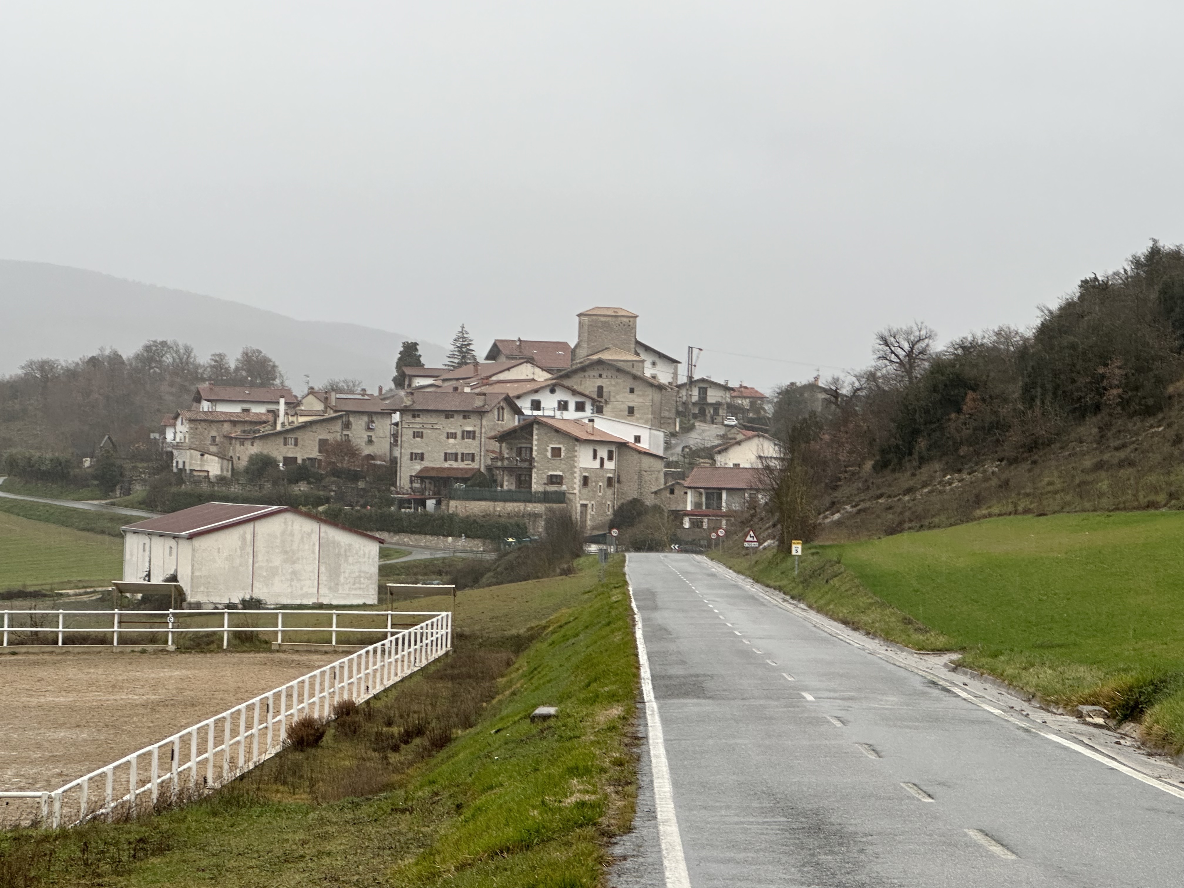 Zildotz egun euritsu batean, Orrio aldetik ikusirik. Patxi Salaberriren argazkia.
