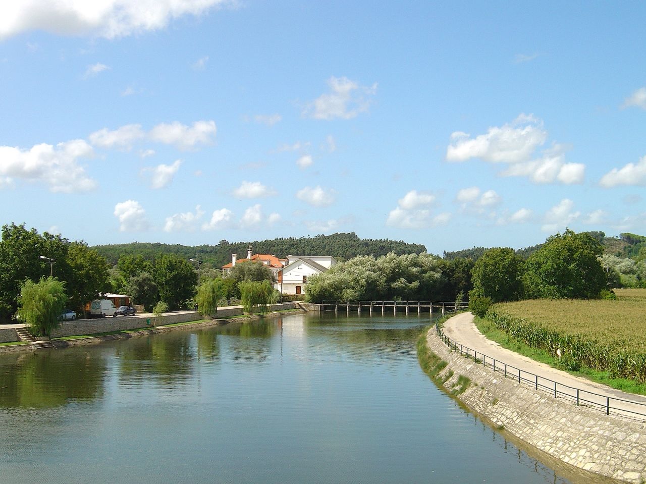 Rio Arunca, barragem de Soure (Coimbra) – fonte: "Rio Arunca", Wikipedia (consultado em 11/11/2022).